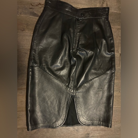 Danier vintage leather skirt - Picture 2 of 7